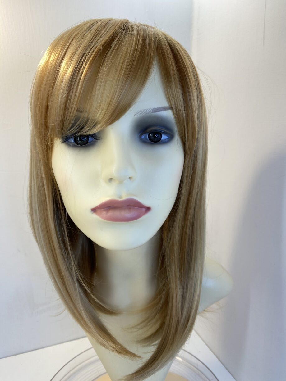 New highlighted honey blonde long wig. Blls632