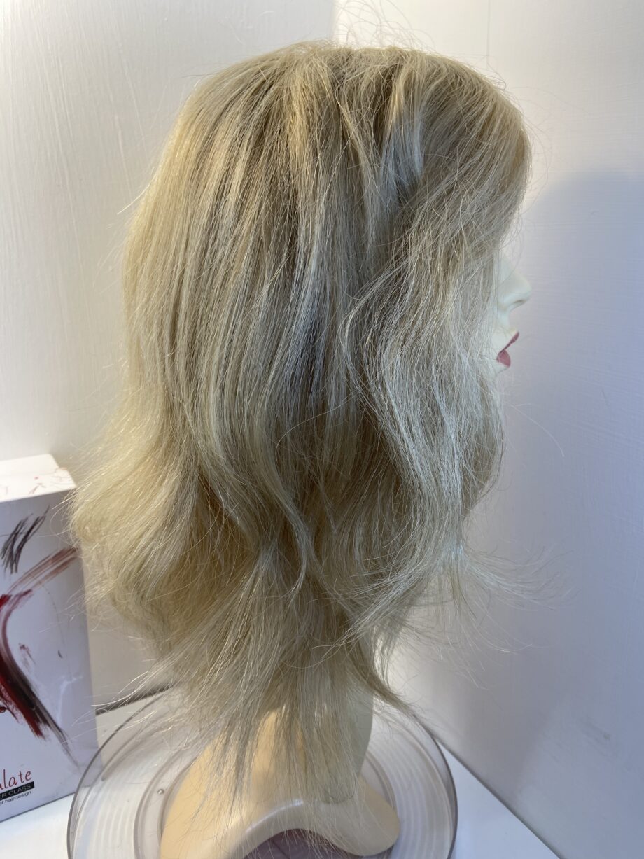 Human hair long blonde boxed wig. Bbllw406
