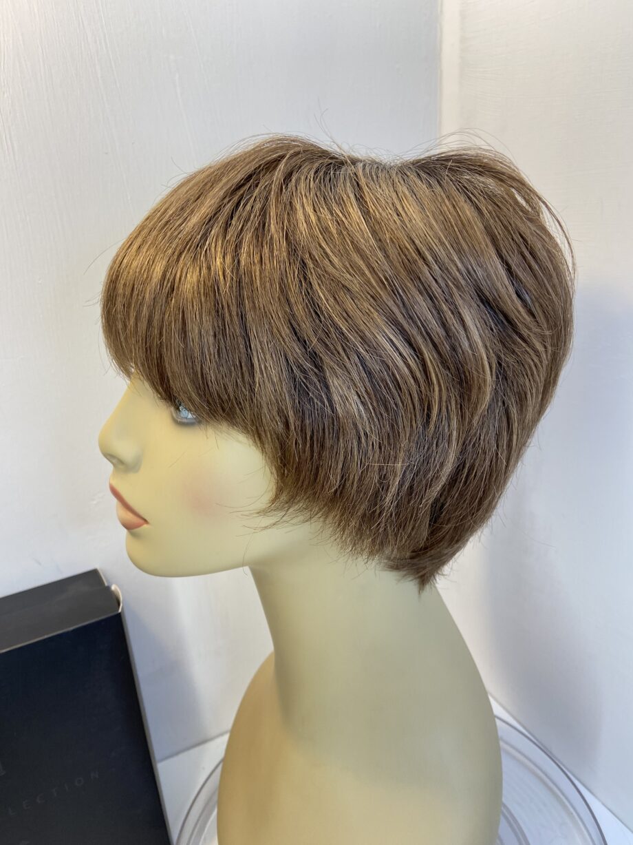 Sentoo collection new short brown wig. Bbrss400