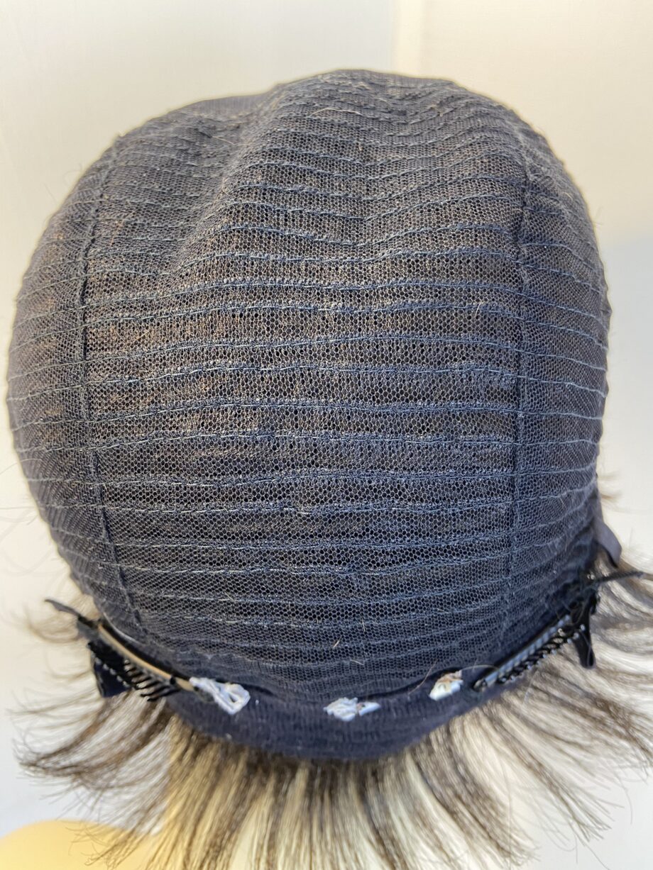 Dark brown short wig. Brss208
