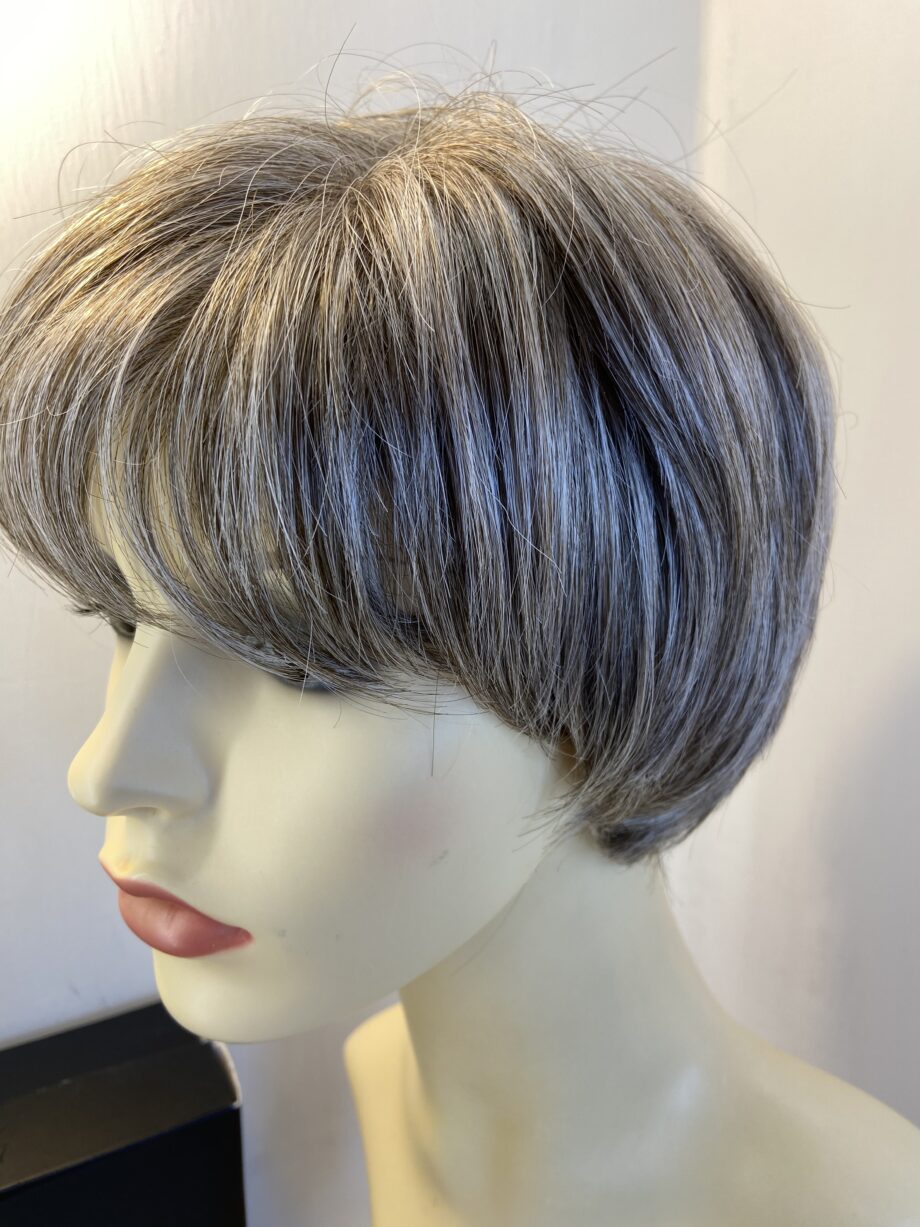 Soft grey/blonde wig. Bblss405