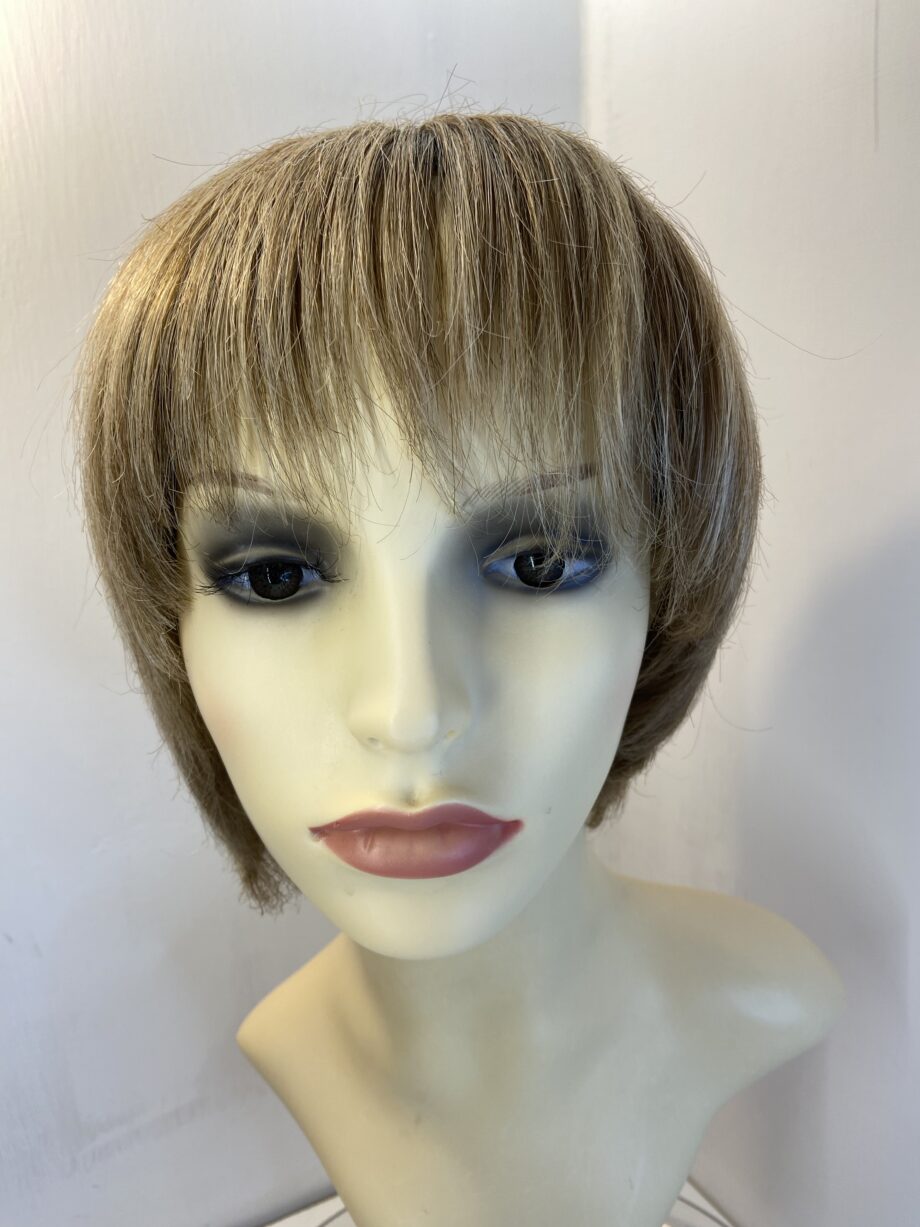 Light brown / blonde mid length wig. Blms635