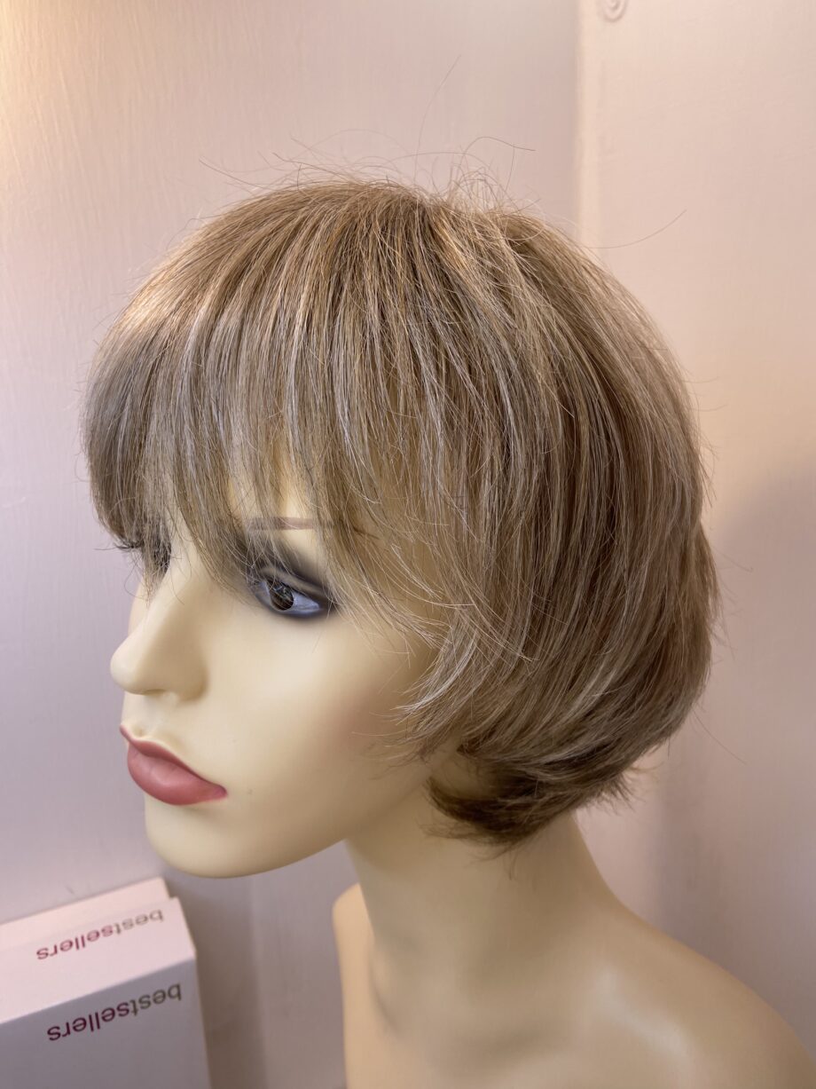 Natural image blonde wig. Bblms403