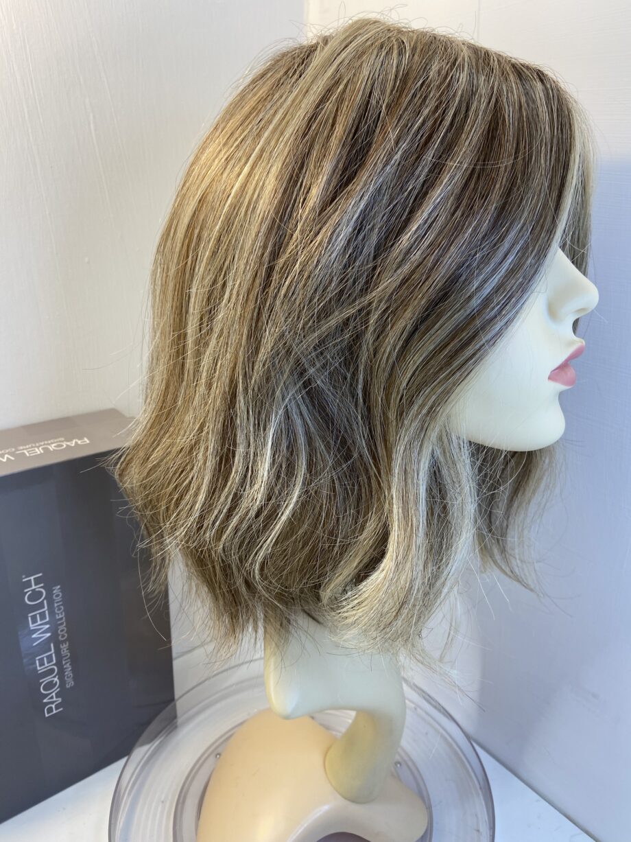 Raquel Welch blonde wavy rooted wig   Bblms415