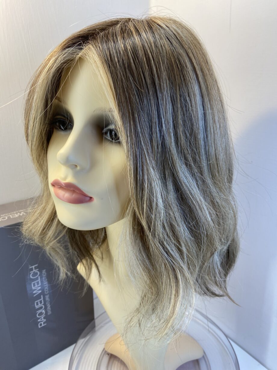 Raquel Welch blonde wavy rooted wig   Bblms415