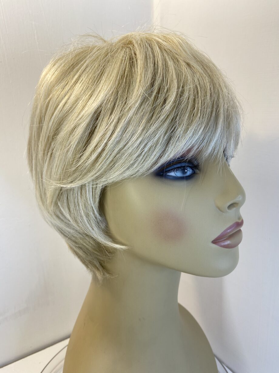 Blonde short Amore design wig. Blss634