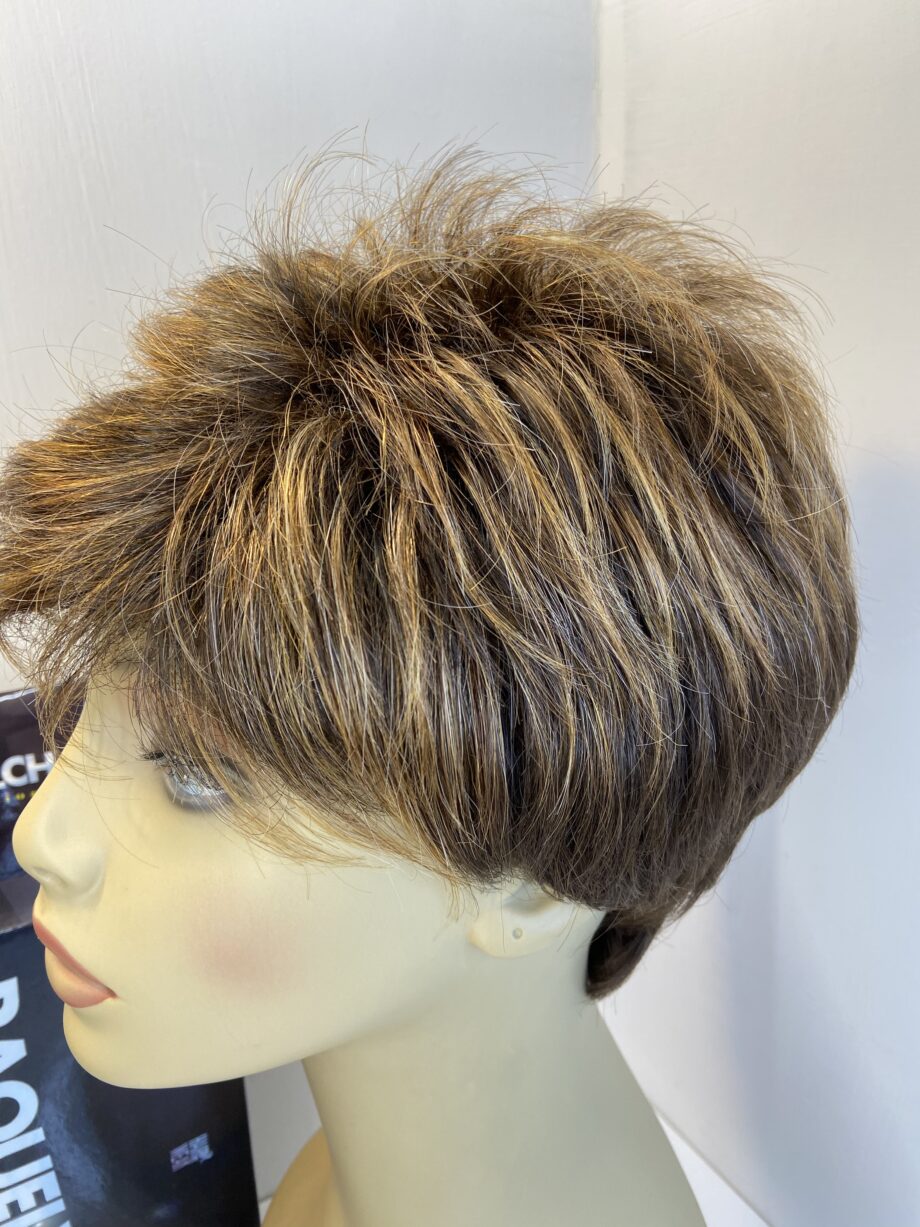 Raquel Welch new glazed hazelnut wig. Bbrss395