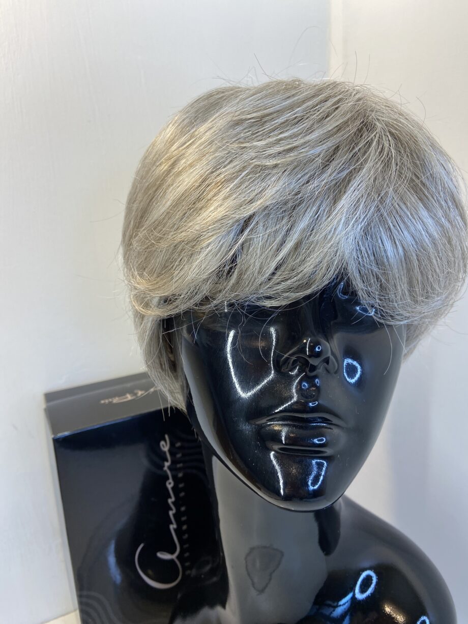 Silver grey short wig. Bgss390