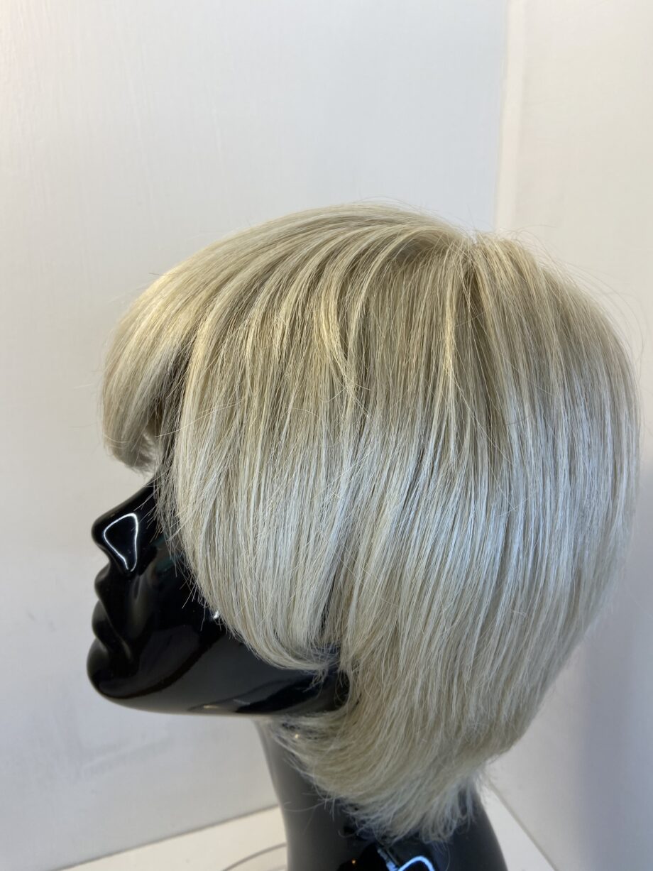 Amore collection blonde wig. Blss207