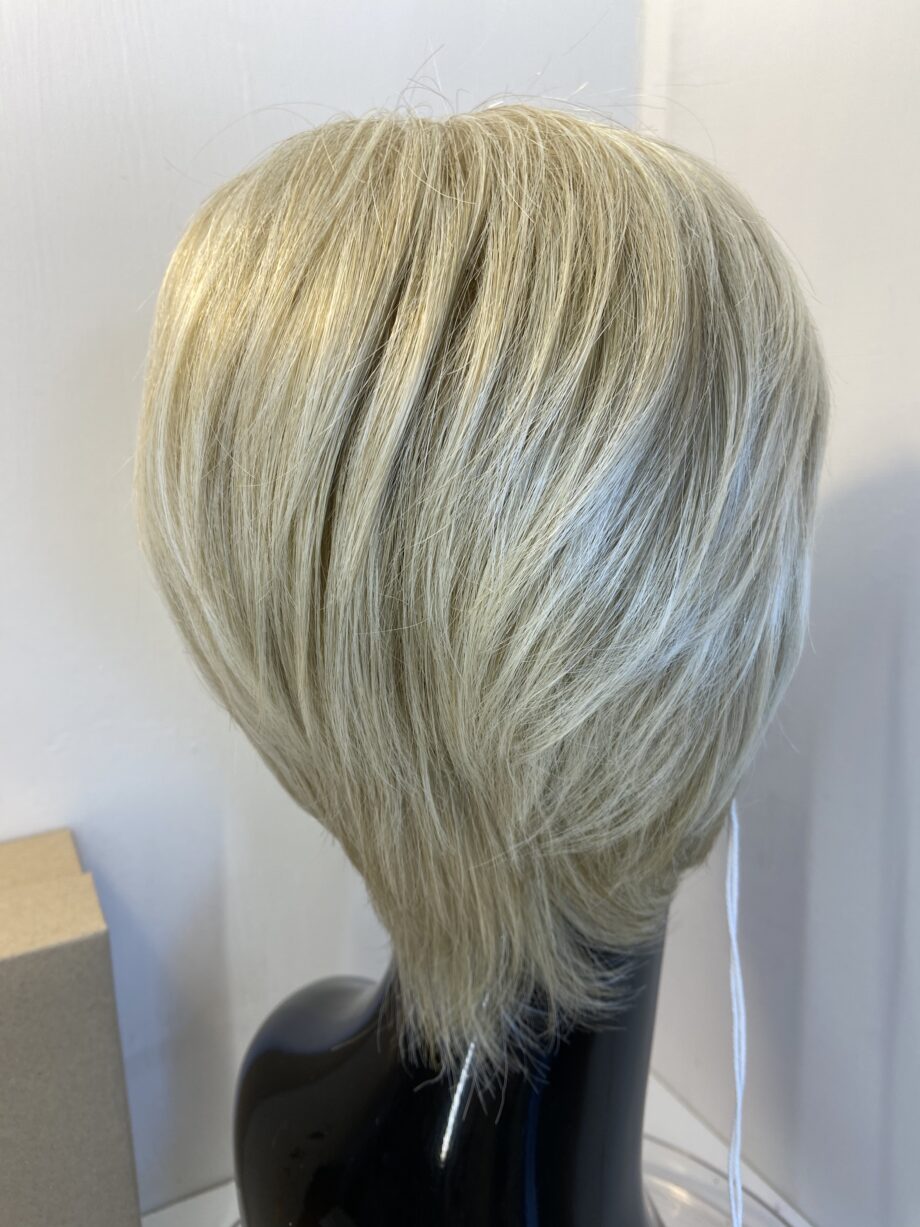 New Amore collection blonde short wig. Bblss387