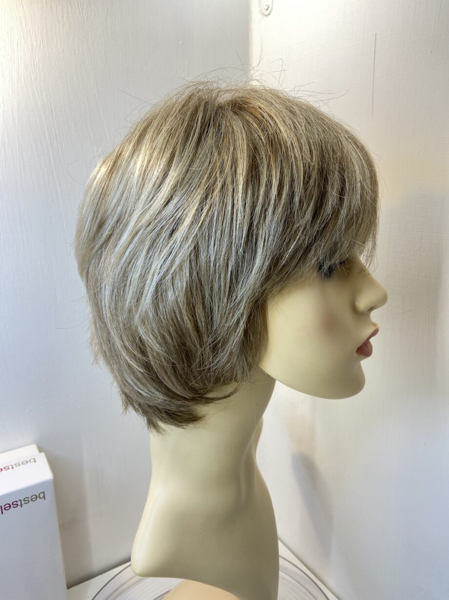 Natural image blonde wig. Bblms403