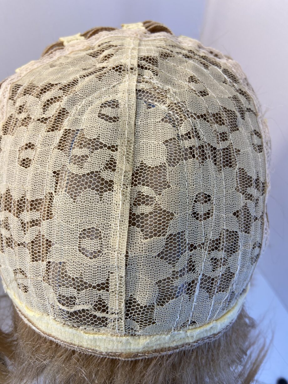 New highlighted honey blonde long wig. Blls632
