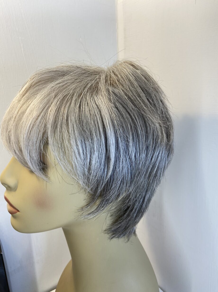 Short grey Rene of Paris wig. Bbgss404