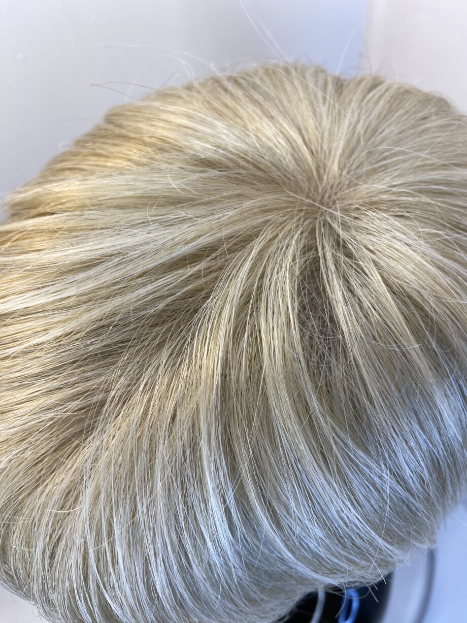 New Amore collection blonde short wig. Bblss387