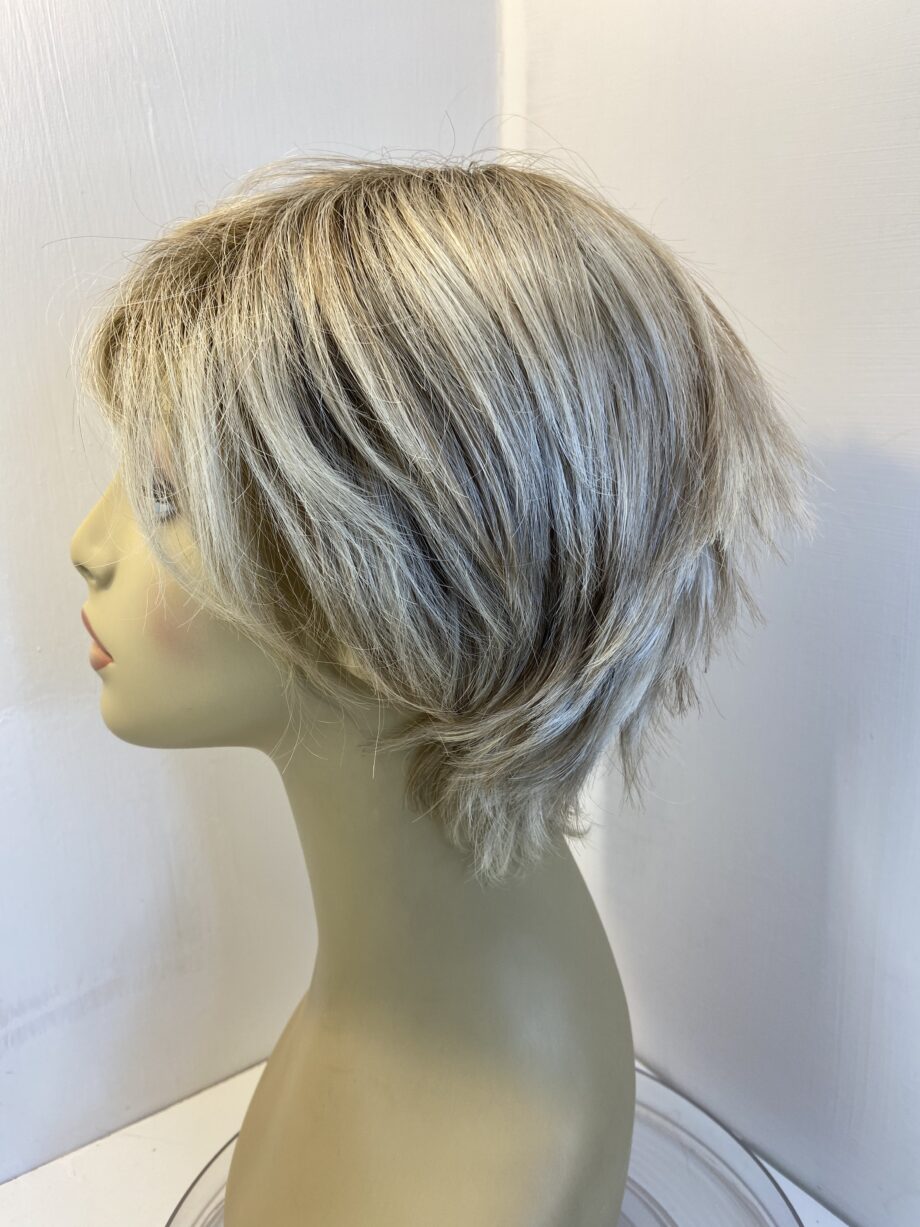 Blonde stylish short wig. Blss903