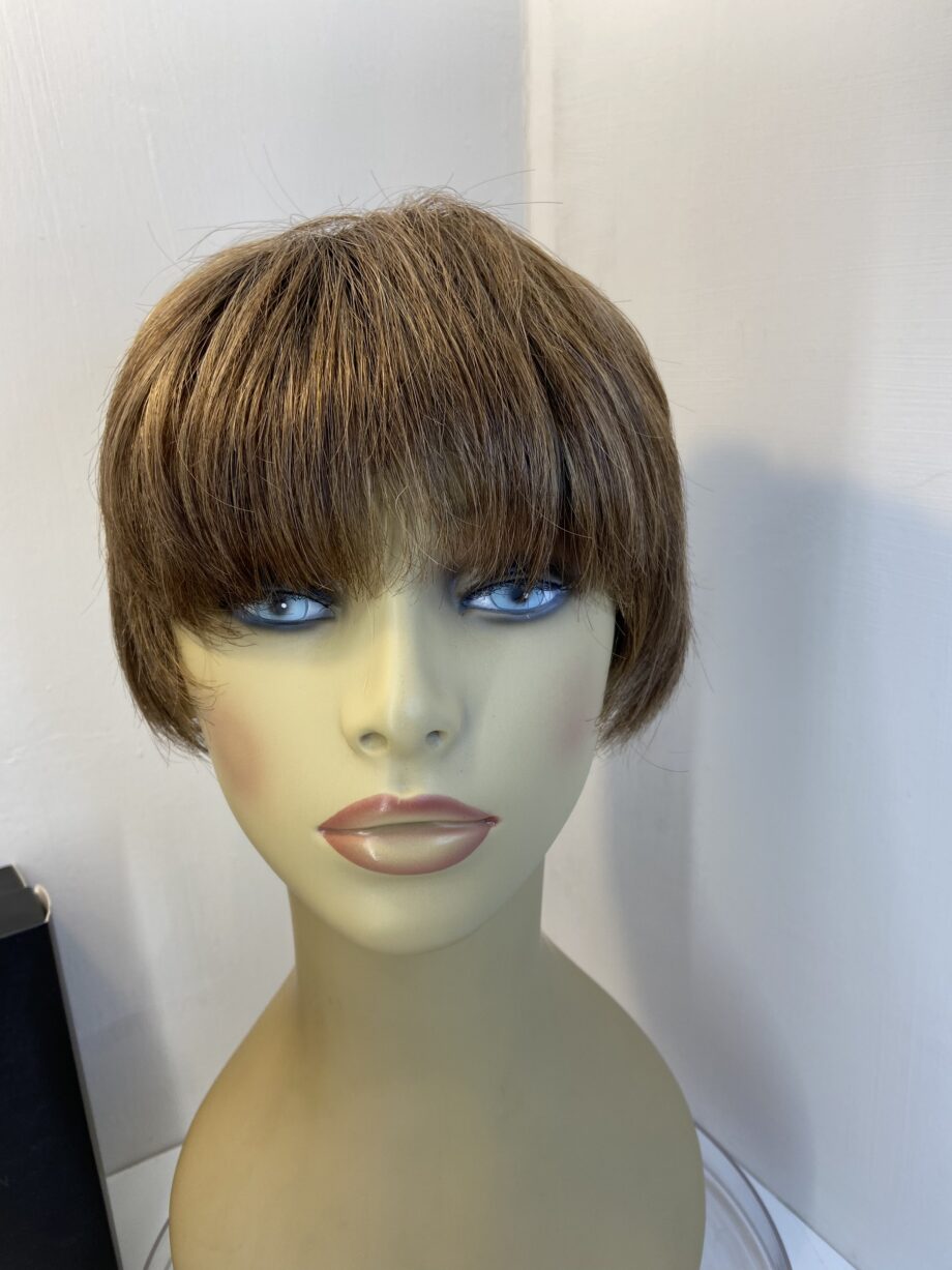 Sentoo collection new short brown wig. Bbrss400