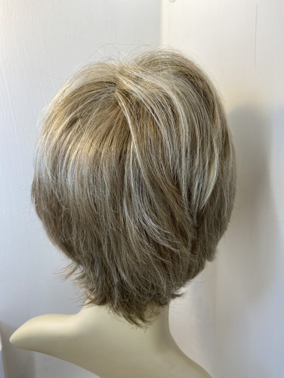 Natural image blonde wig. Bblms403