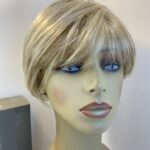 Raquel Welch blonde wig. Bblss407