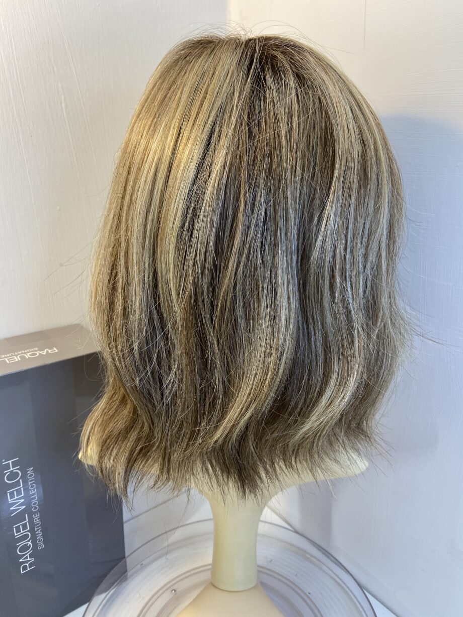 Raquel Welch blonde wavy rooted wig   Bblms415