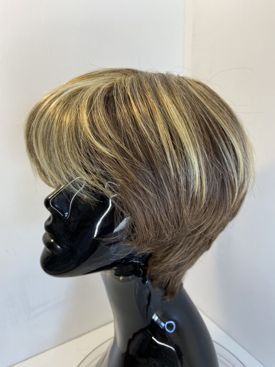 Highlighted brown wig. Blss214