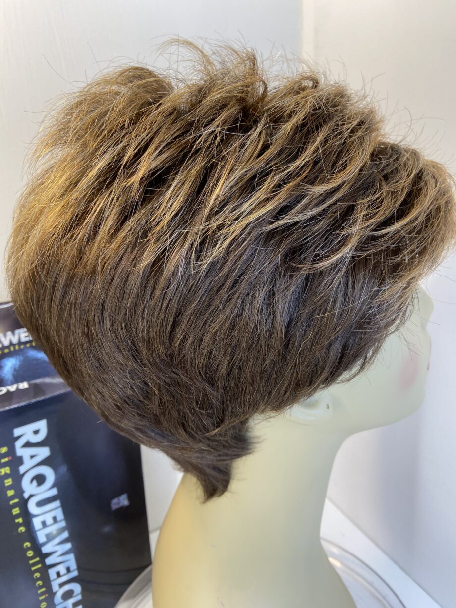 Raquel Welch new glazed hazelnut wig. Bbrss395