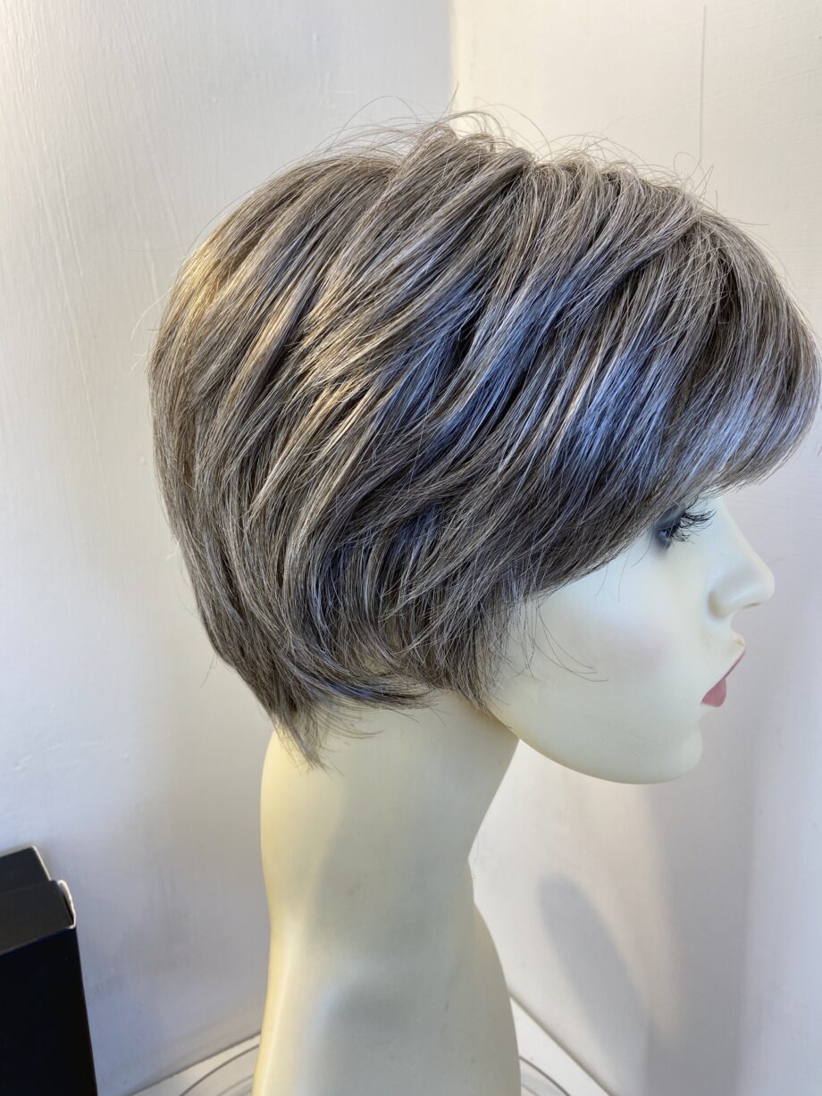 Soft grey/blonde wig. Bblss405