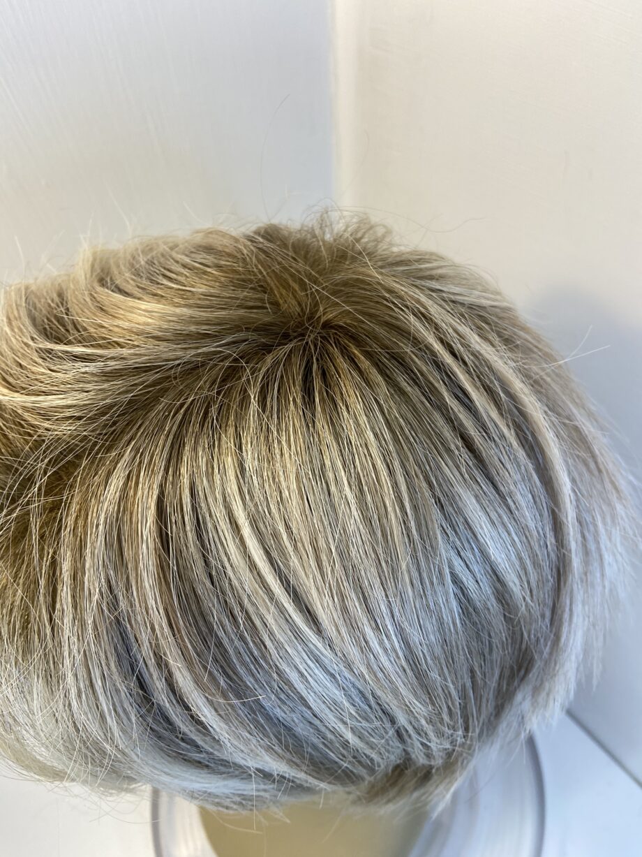 Blonde stylish short wig. Blss903