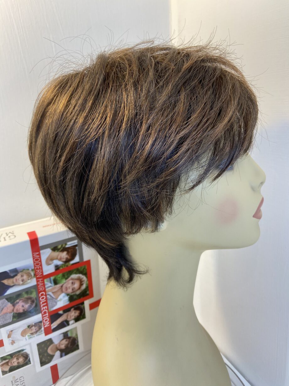 Gisela Mayer brown short wig. Bbrss409