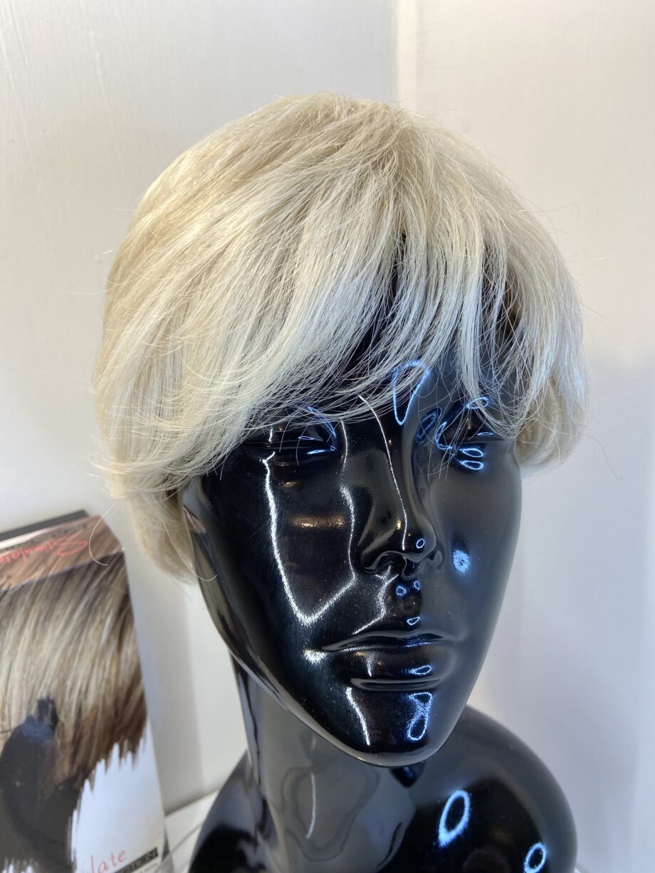 Ellie Willie light blonde wig. Bblss406