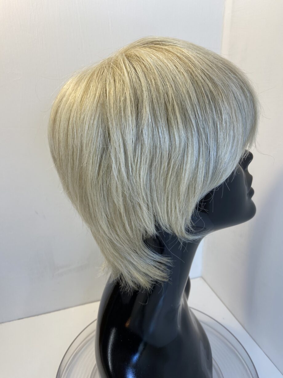 Amore collection blonde wig. Blss207