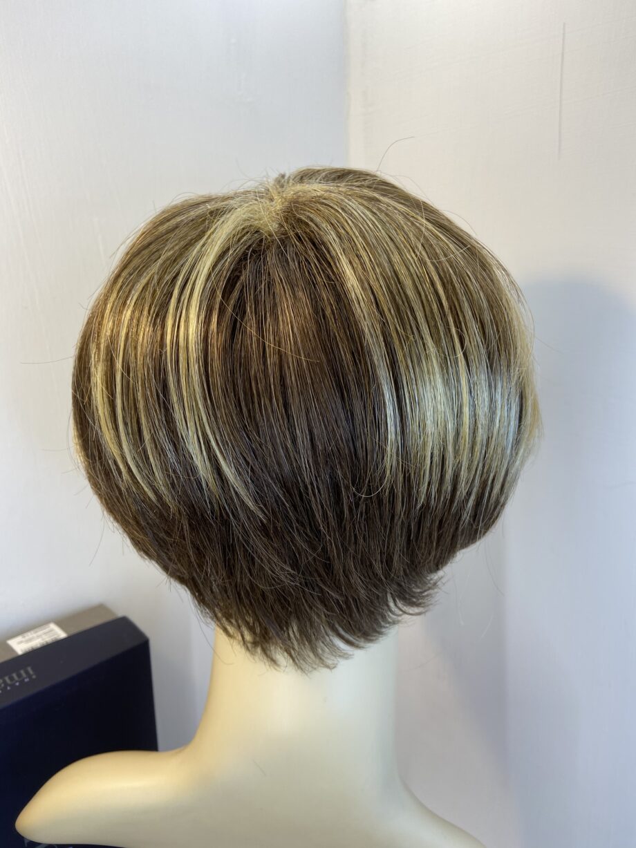 Short highlighted brown natural image wig. Bblss398