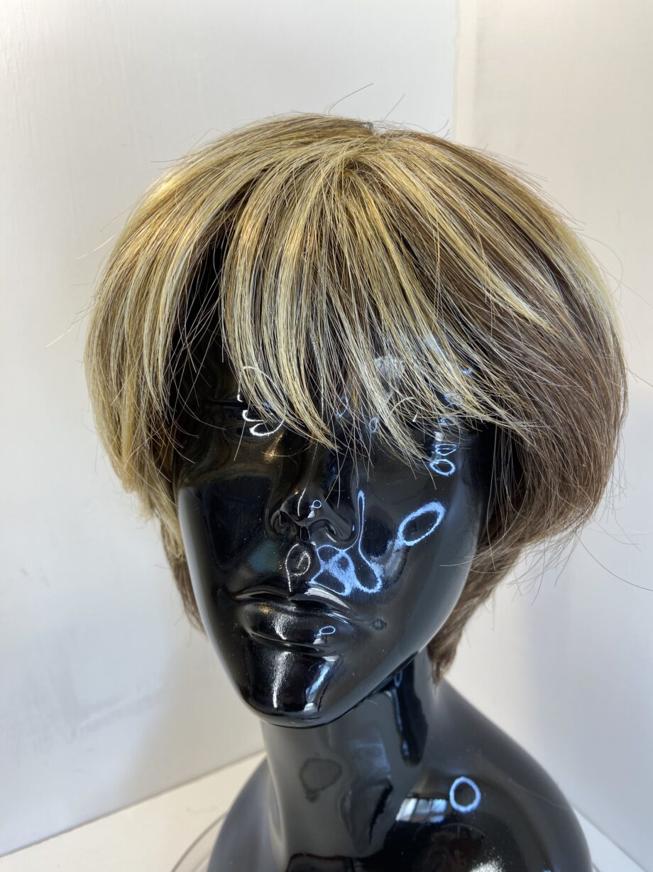 Highlighted brown wig. Blss214