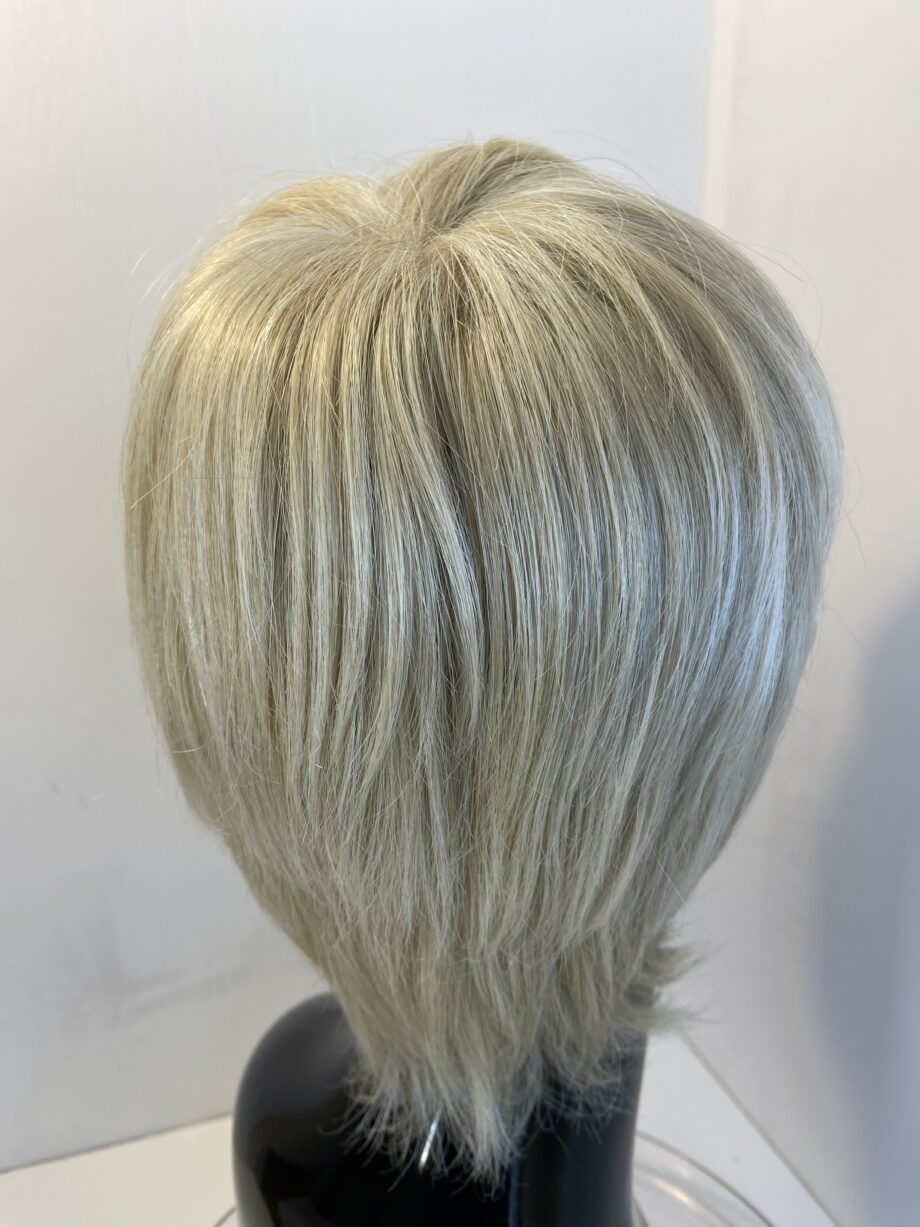 Amore collection blonde wig. Blss207