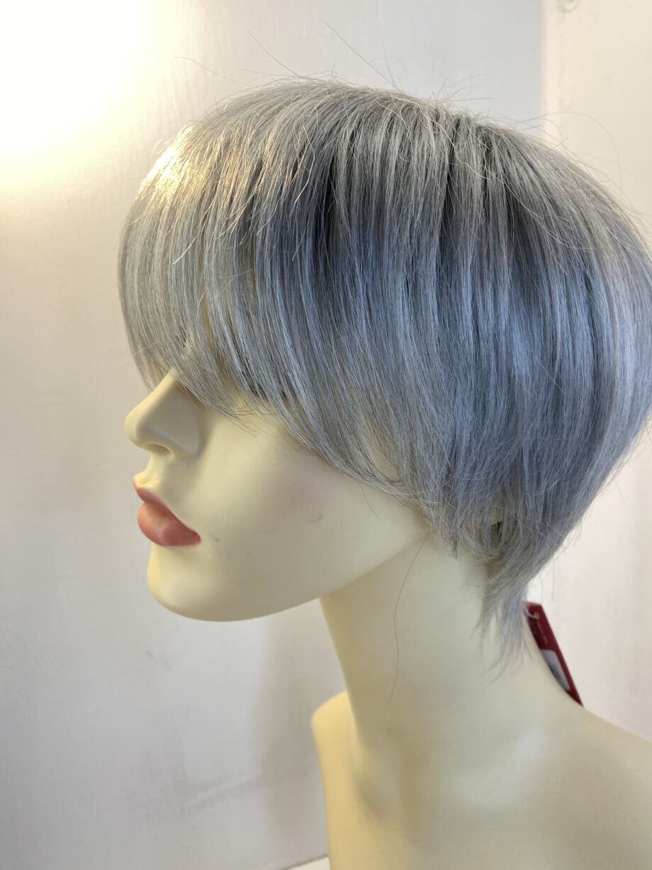 New rooted silver grey wig. Gss733