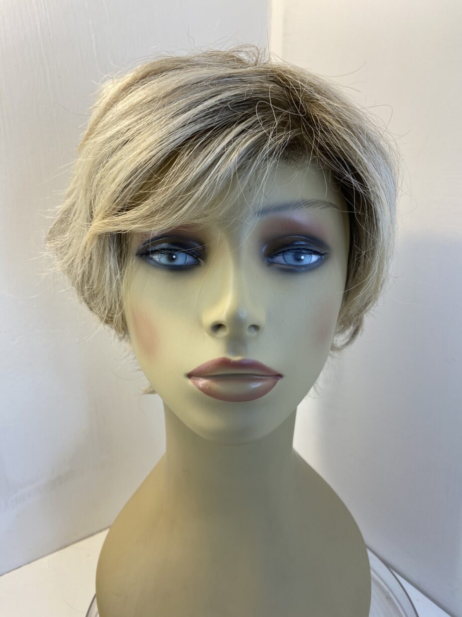 Blonde stylish short wig. Blss903