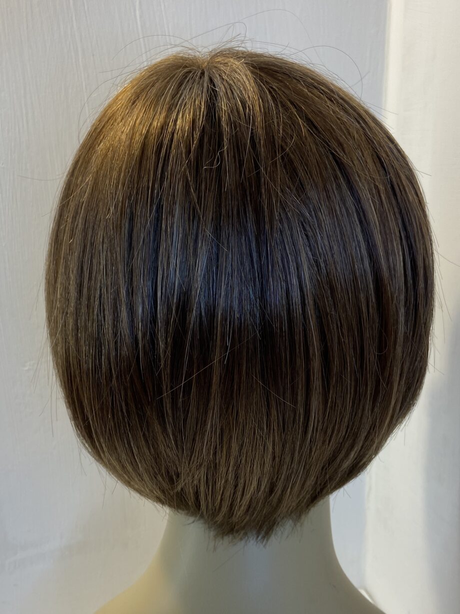 Stunning brown shiny wig. Brms647
