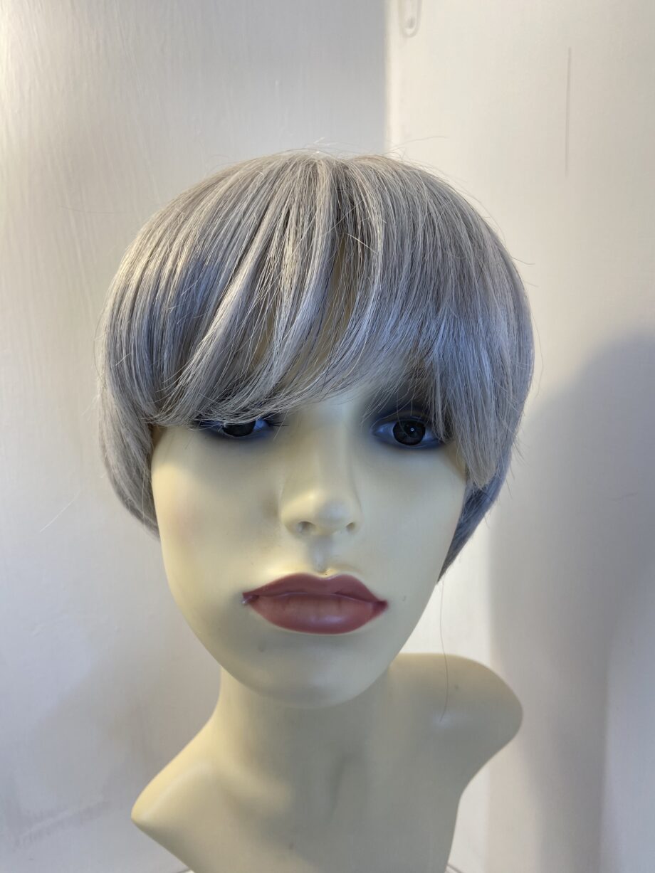 Silver short Rene of Paris wig. Gss817