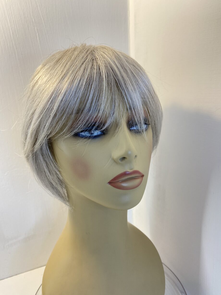 Short silver wig. Gss816