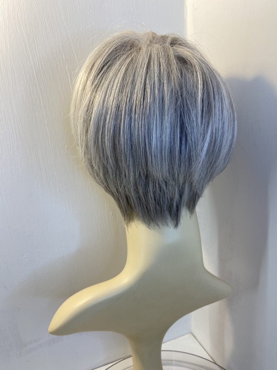 Silver short Rene of Paris wig. Gss817