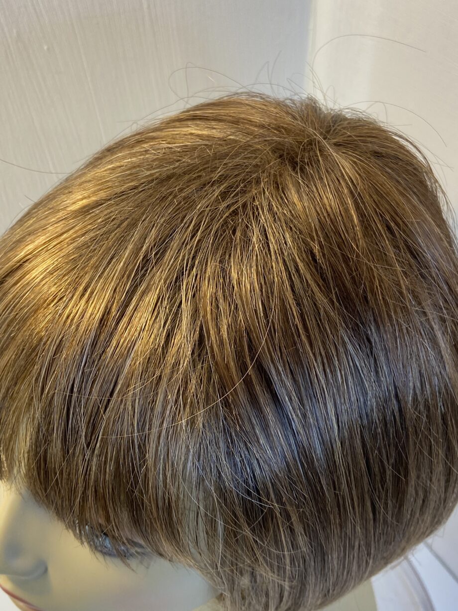 Stunning brown shiny wig. Brms647