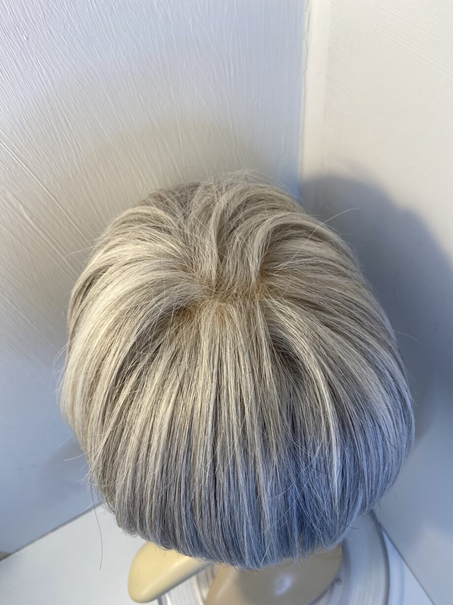 Silver short Rene of Paris wig. Gss817