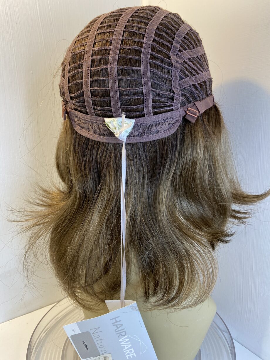 New light brown / blonde wig. Bllw568
