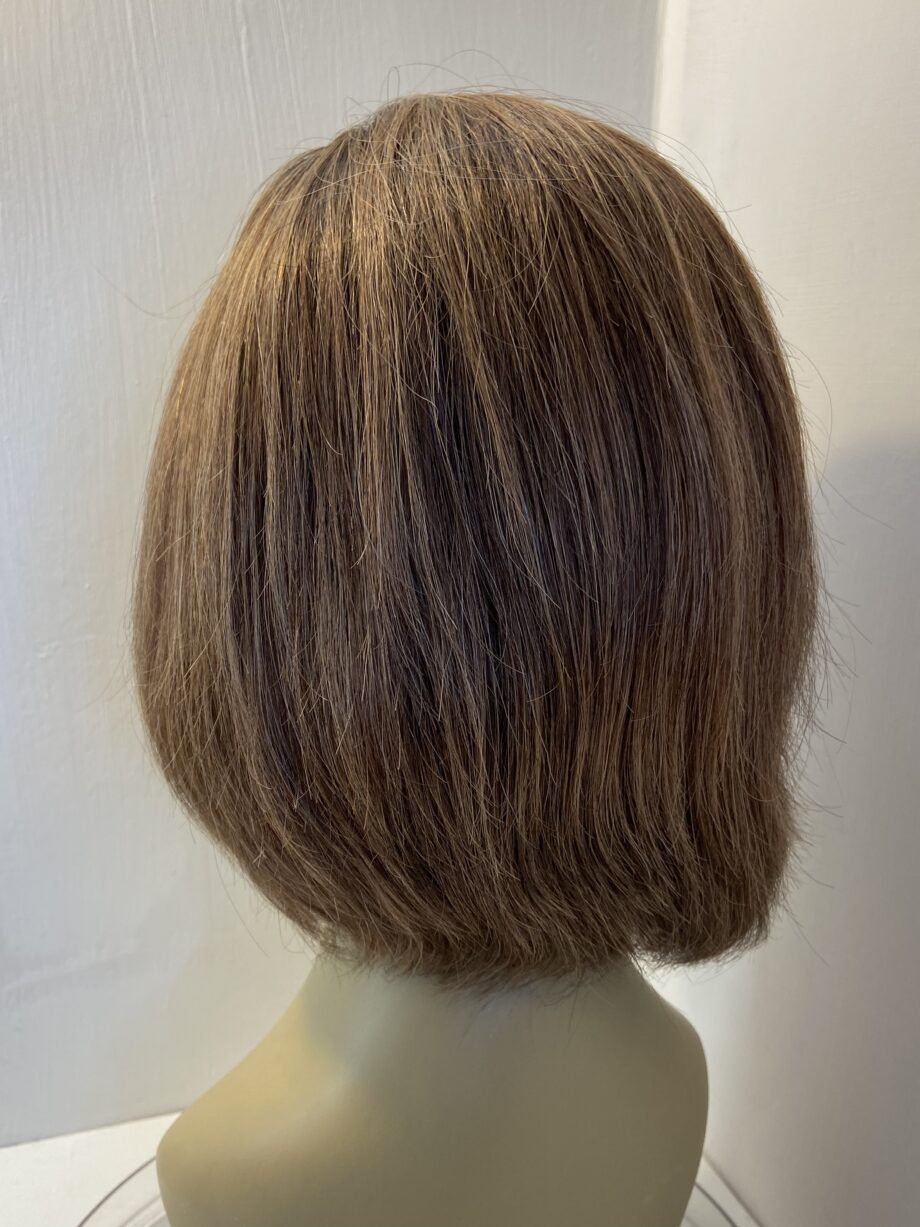 Super soft mid length brown wig. Brms749