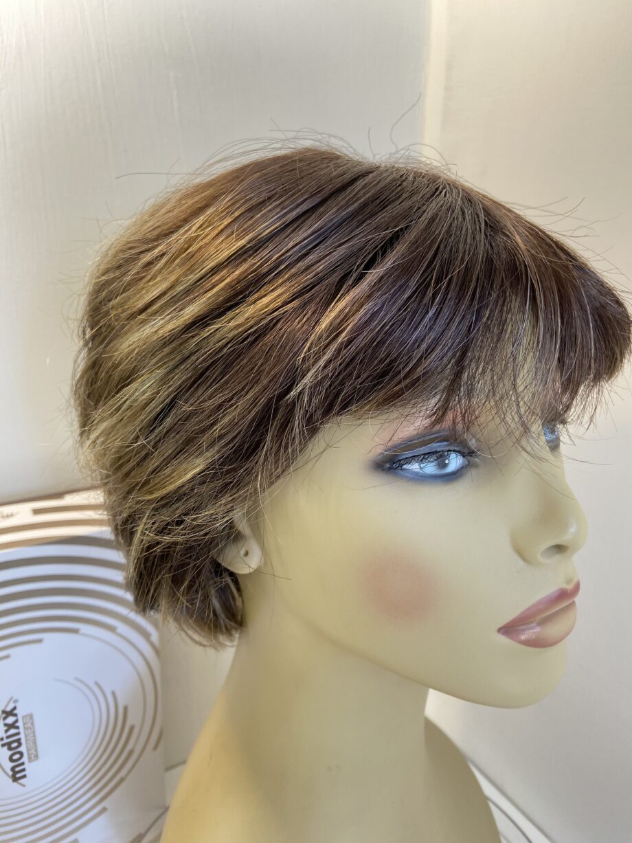Short Rene of Paris marble brown wig. Bbrss419