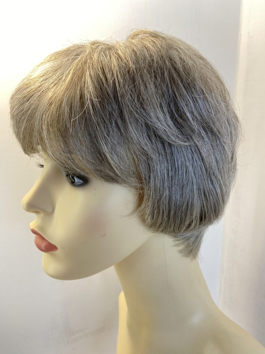 Short grey wig. Gss419