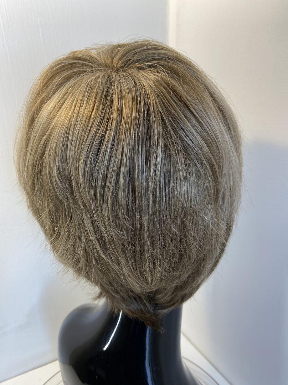 Light brown/ blonde wig. Blms420
