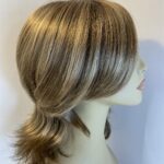 New light brown / blonde wig. Bllw568