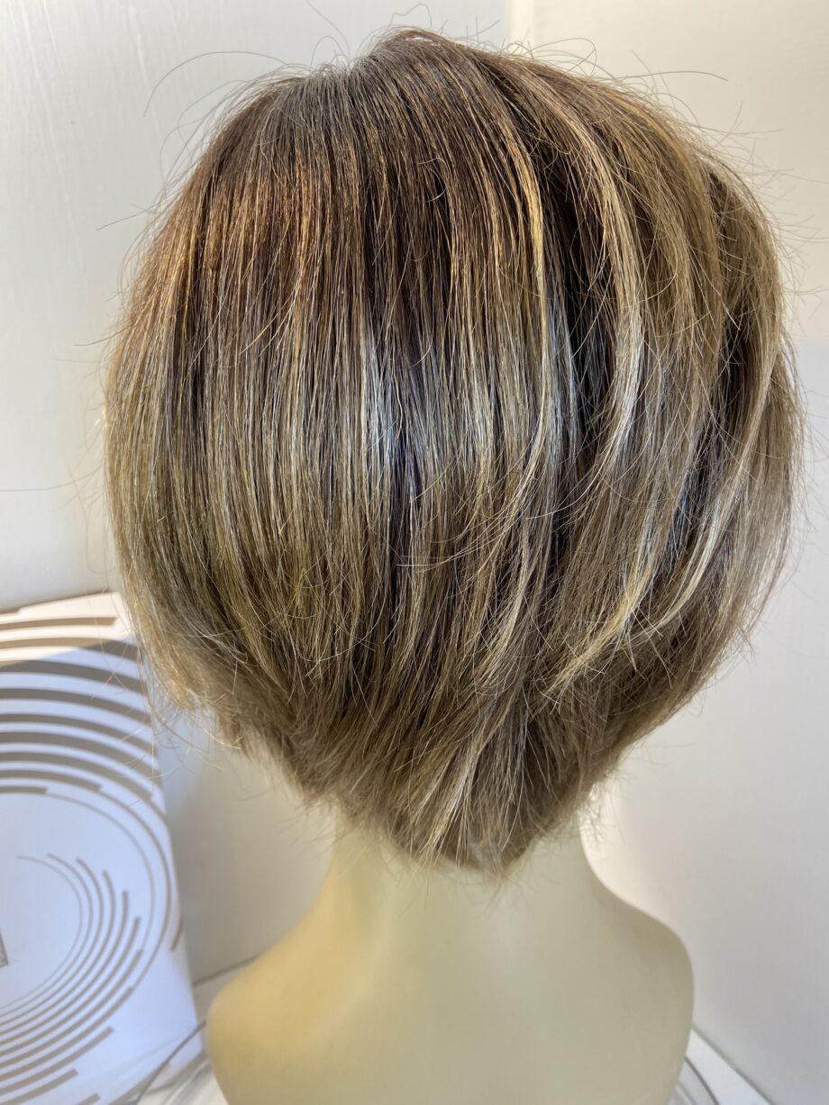 Short Rene of Paris marble brown wig. Bbrss419