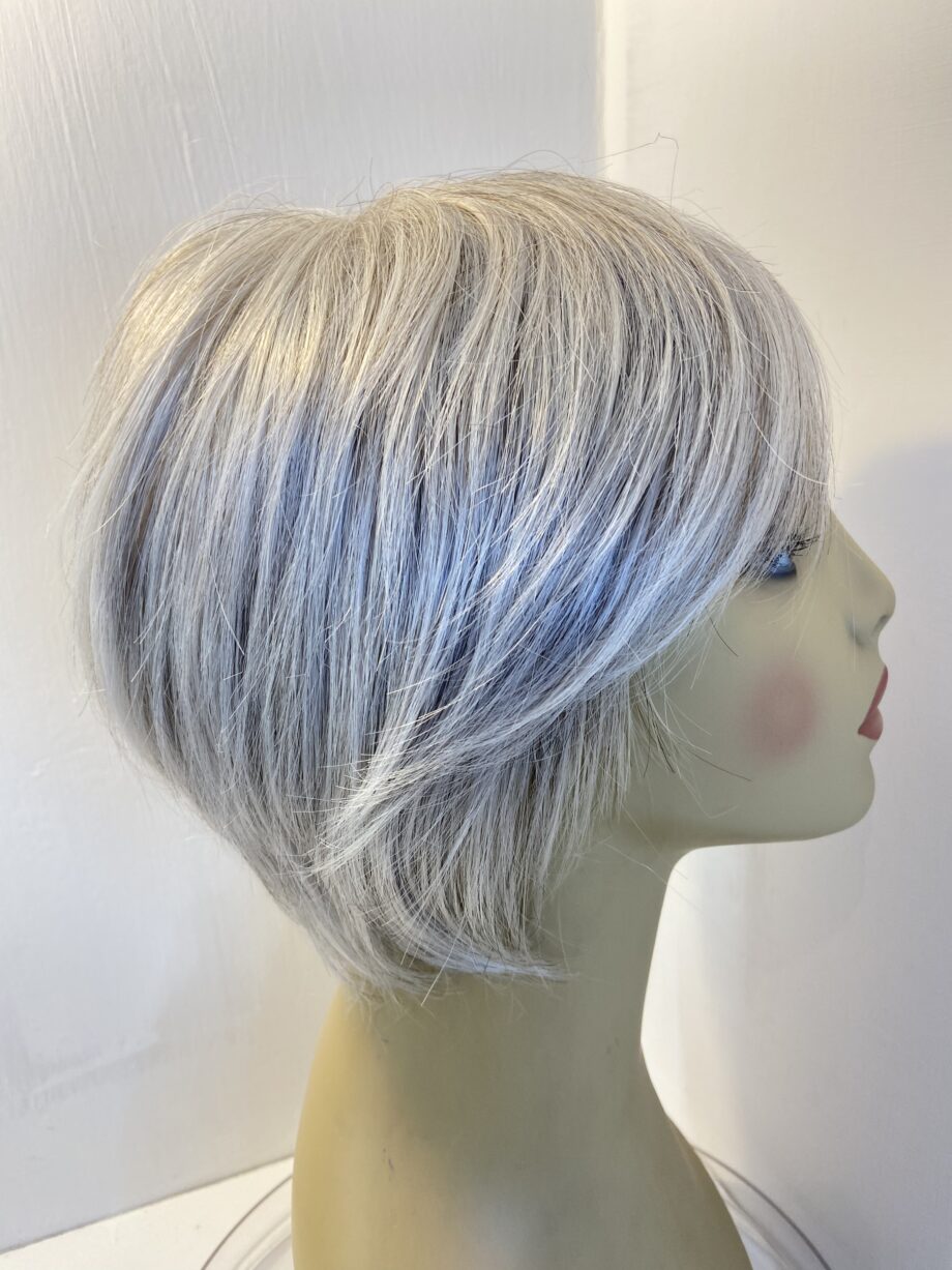 Short silver wig. Gss816