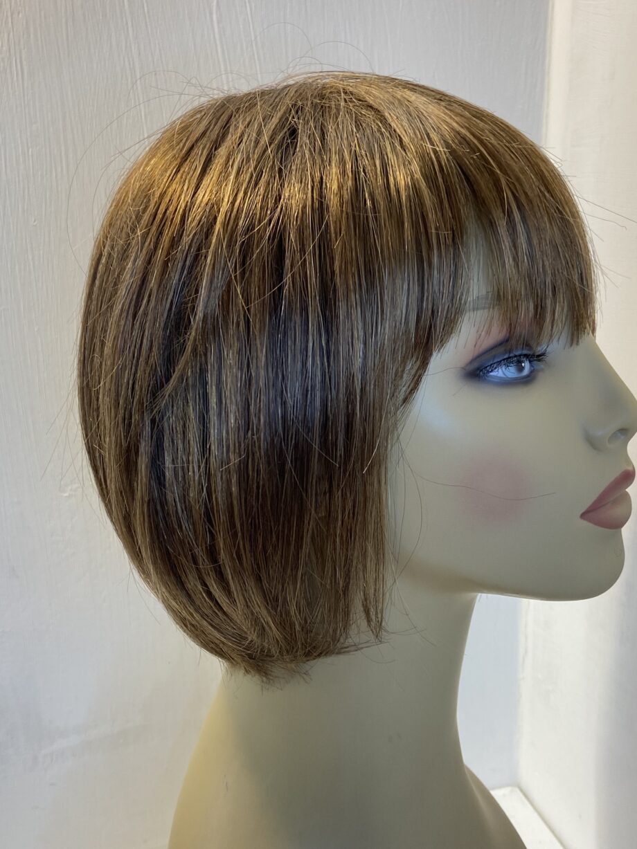 Stunning brown shiny wig. Brms647